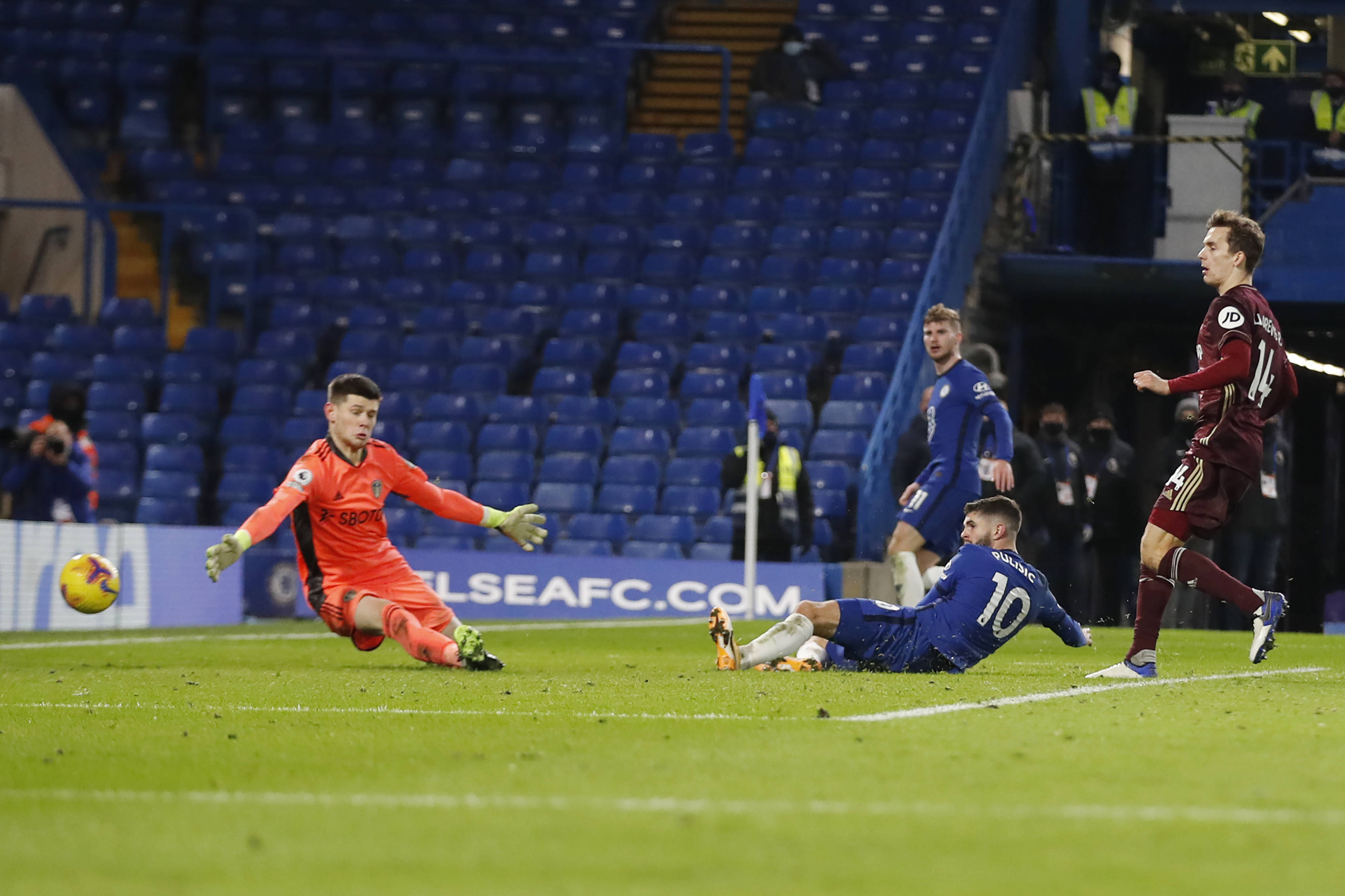 在中场有着 在中场有着